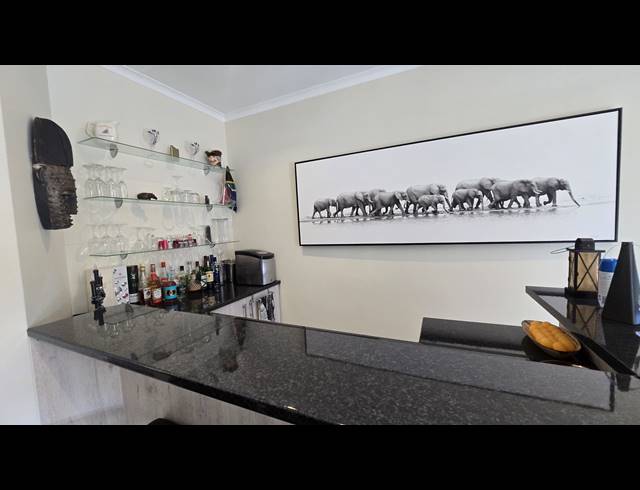 3 BEDROOM FREEHOLD FOR SALE IN BRACKENDOWNS